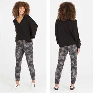 SPANX Stretch Twill Cargo Jogger Pants in Blackwash Camouflage NWOT